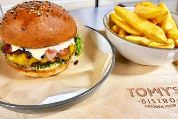 Tommy's bistro premium food